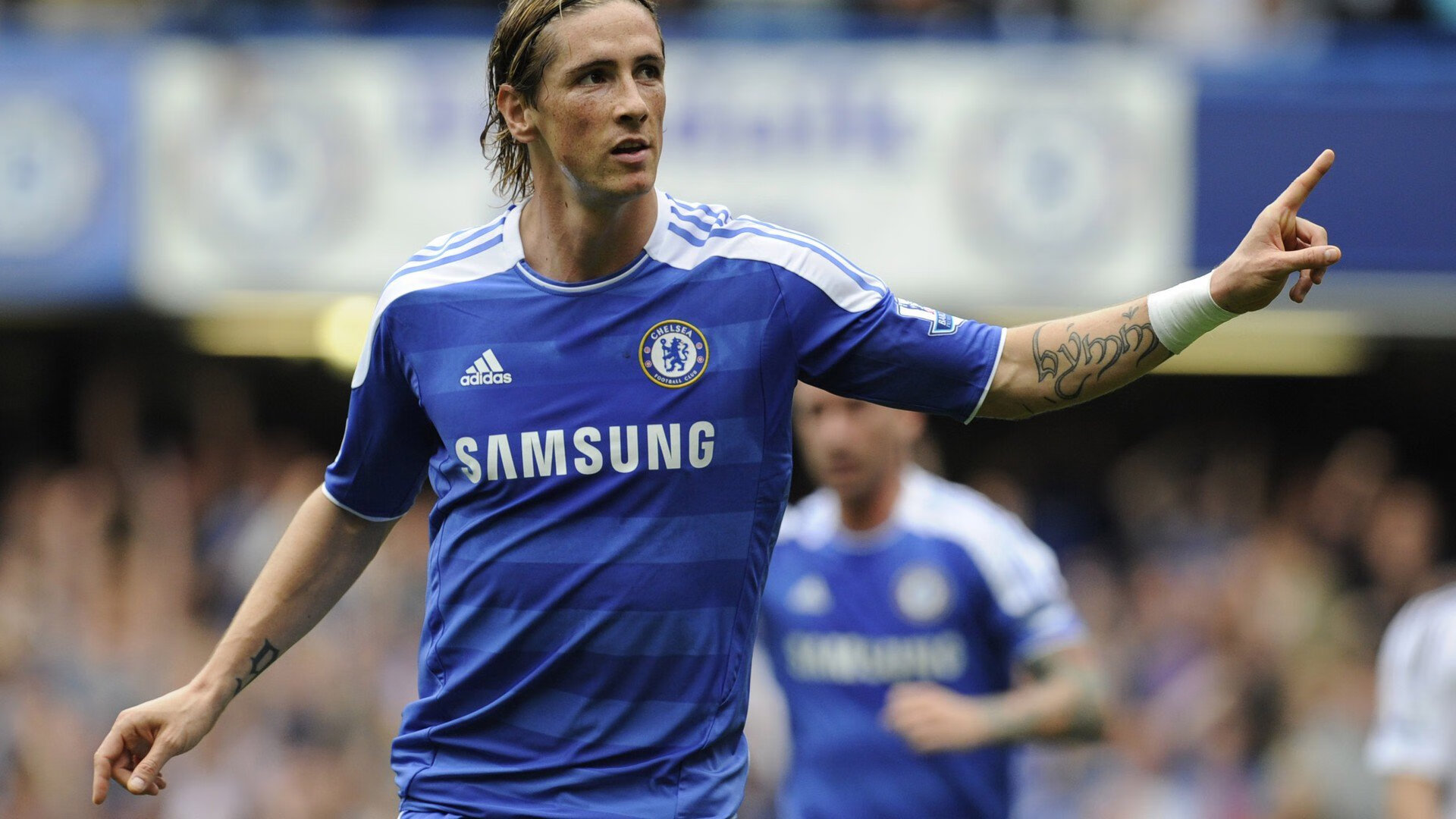 城市写字楼午休瑜伽快闪 营造职场运动新风尚