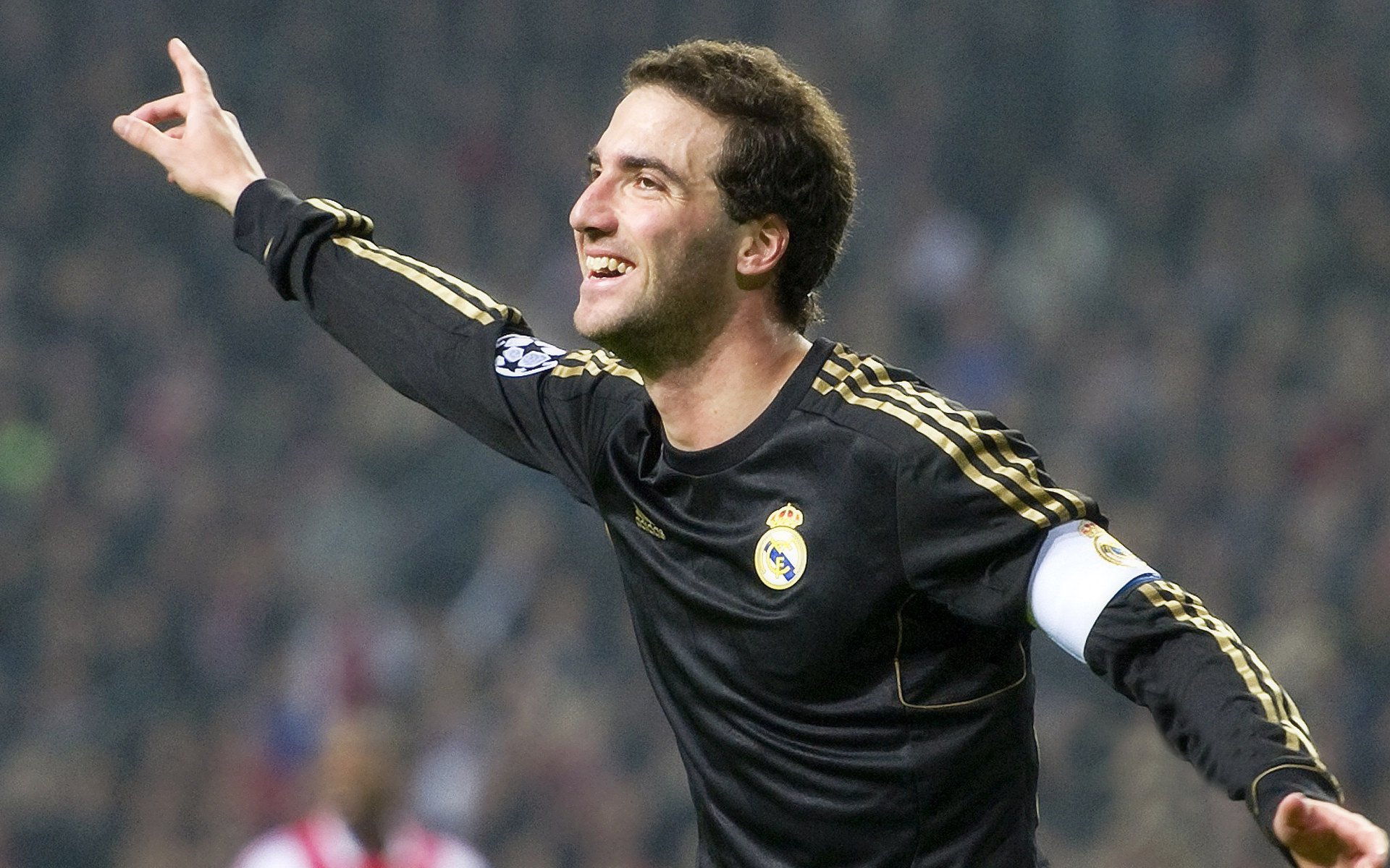 慈善高尔夫名人赛 体育明星与商界人士同场挥杆筹款